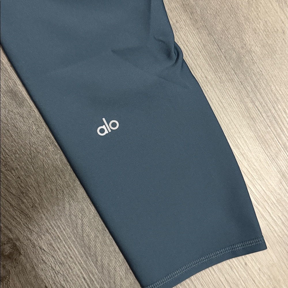 alo yoga - high-waist fitness capri - Picture 3 of 7